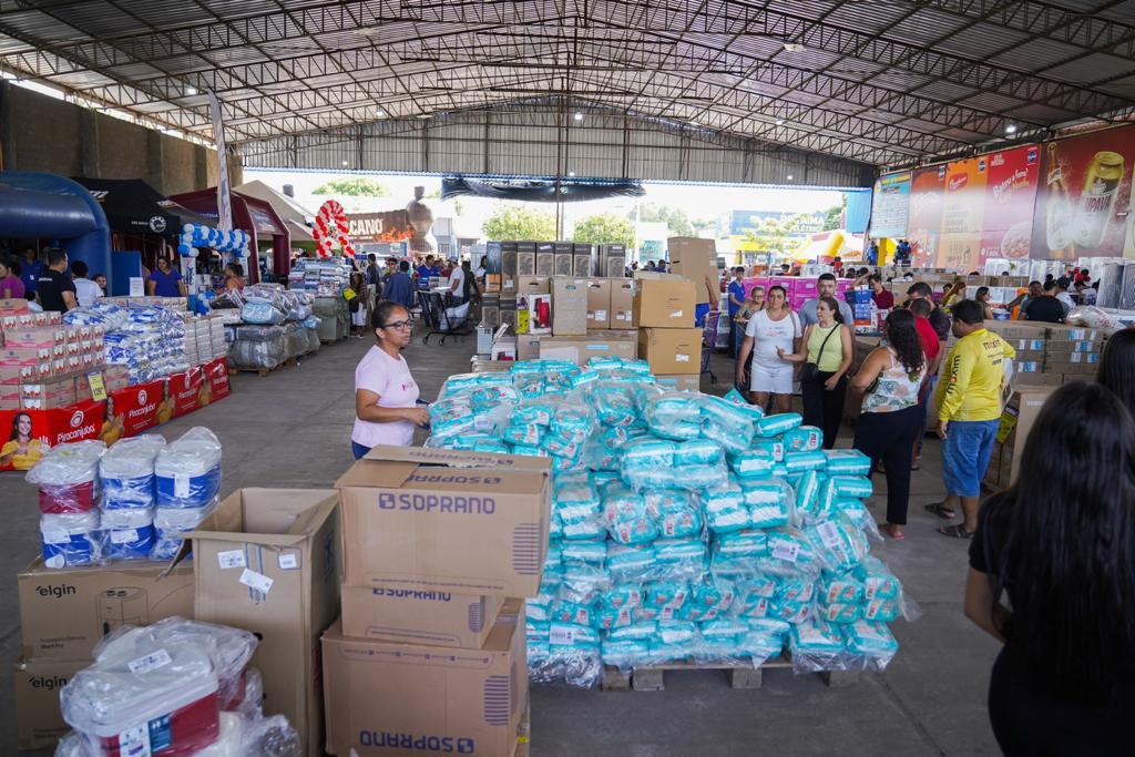 Procon Assembleia orienta consumidores em supermercado de Boa Vista