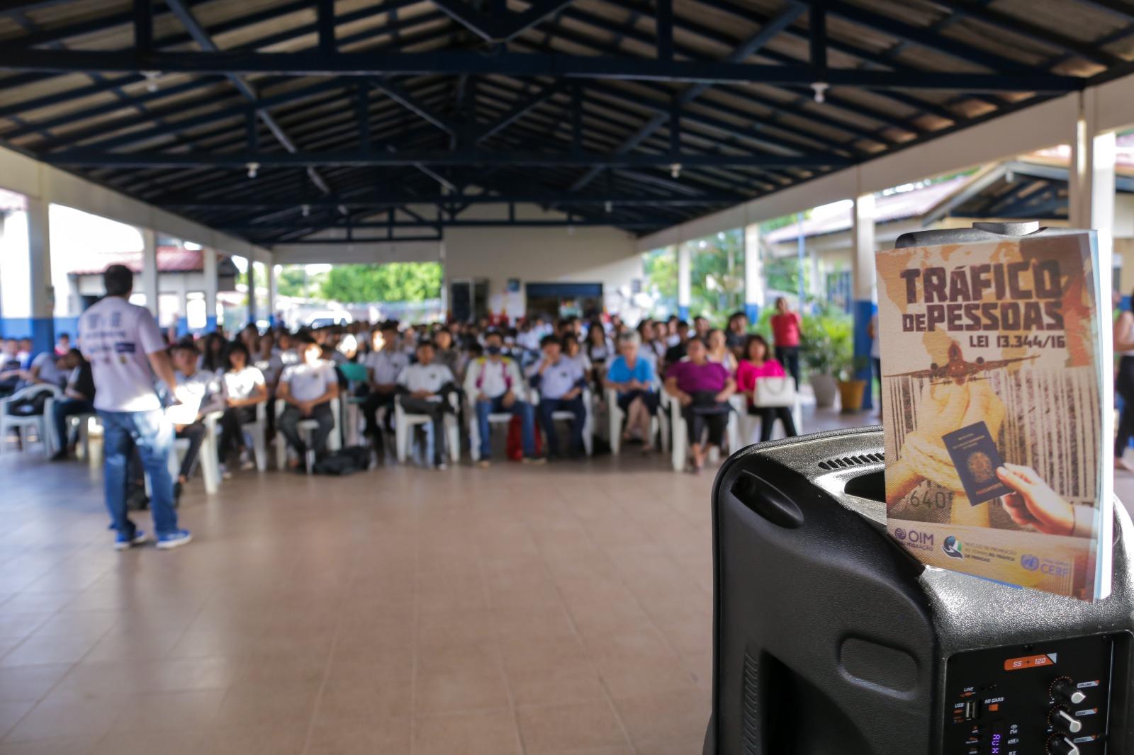 Projeto da ALE-RR encerra atividades de 2023 com roda de conversa sobre combate ao tráfico humano