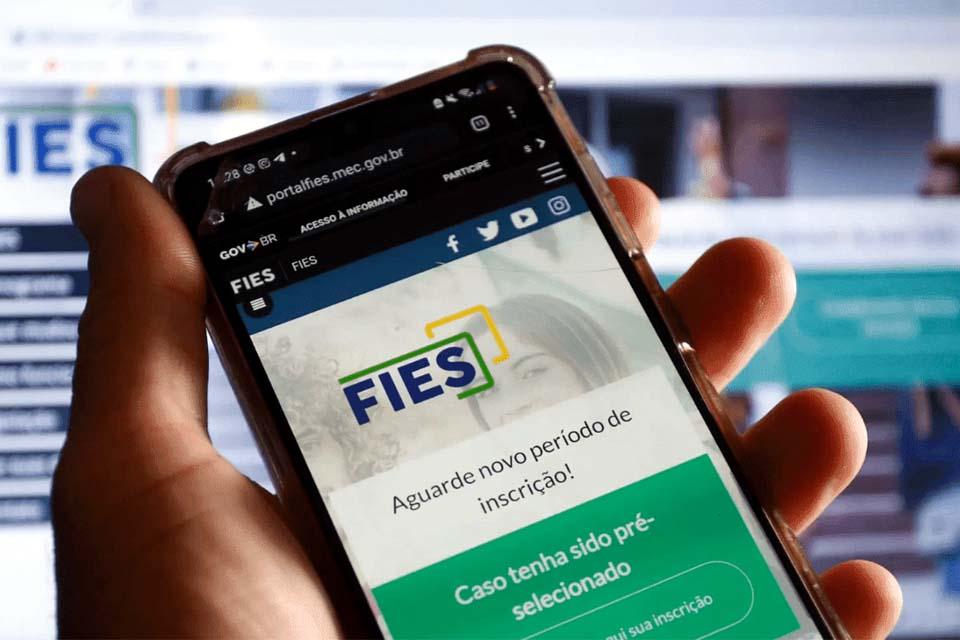 Começa prazo para complementar inscrição adiada no Fies