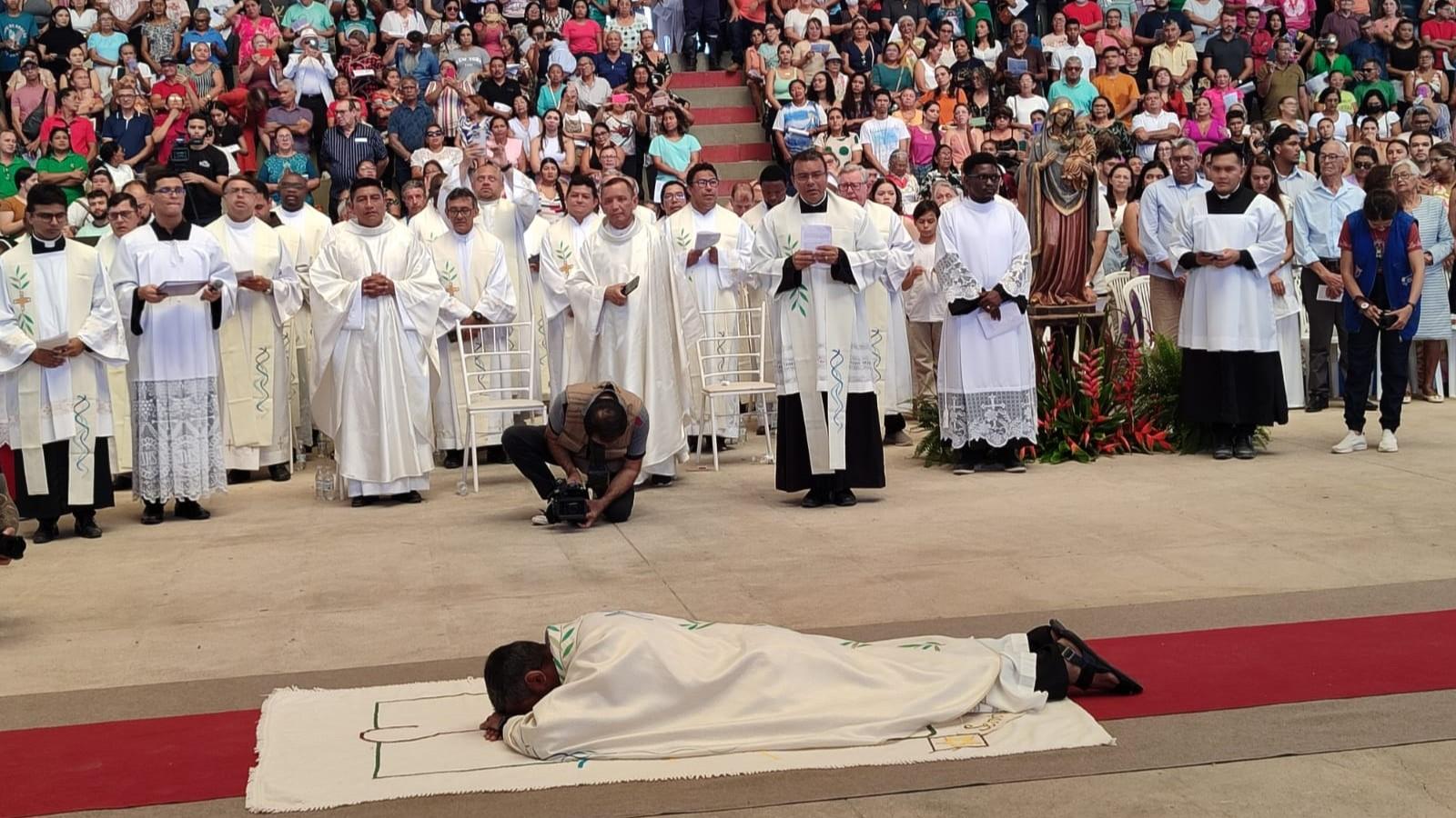 Dom Vanthuy é ordenado bispo para “nos ajudar a ser uma Igreja sempre mais acolhedora das culturas”