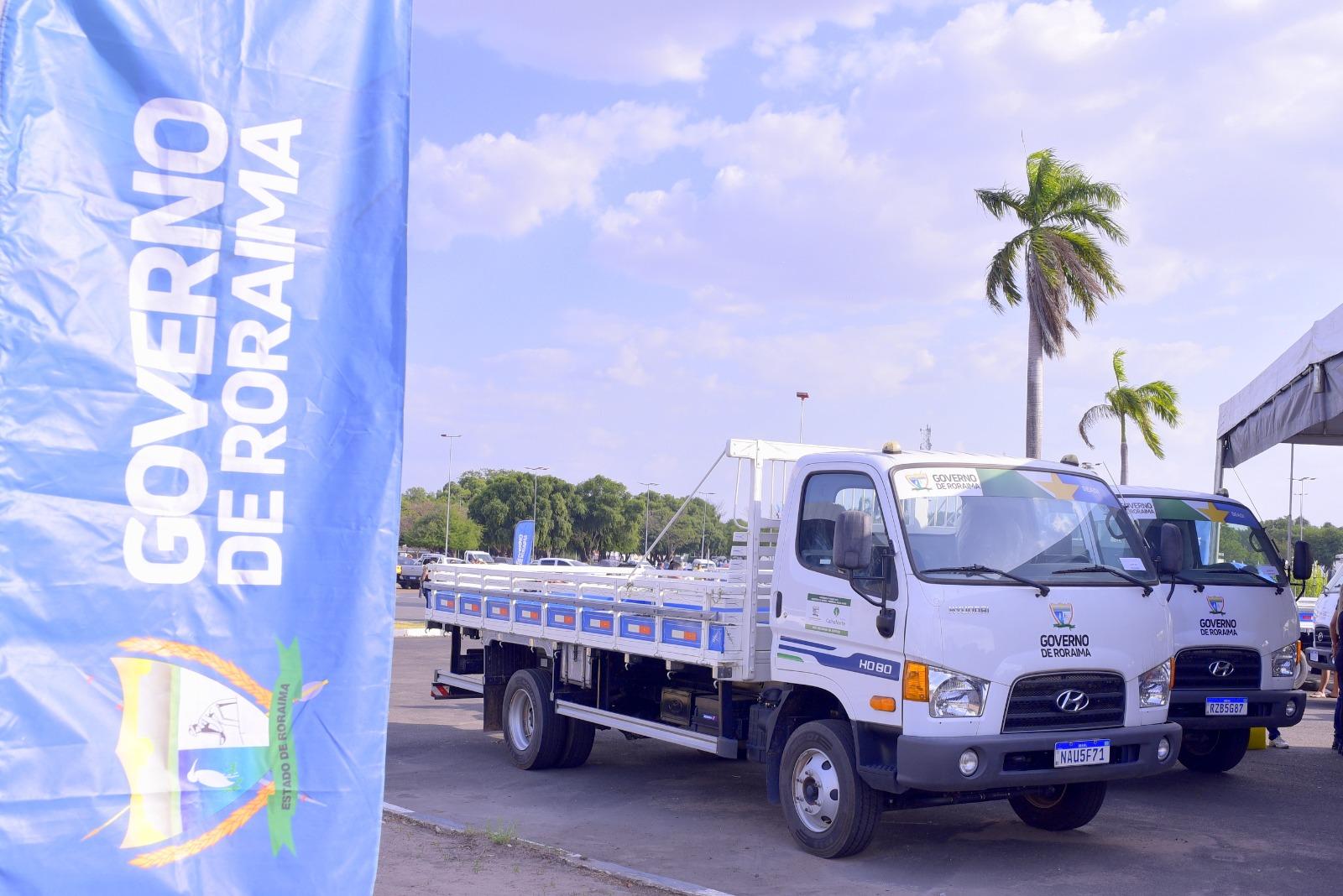 Governo fortalece setor produtivo com entrega de 9 caminhões para associações e cooperativas de Roraima