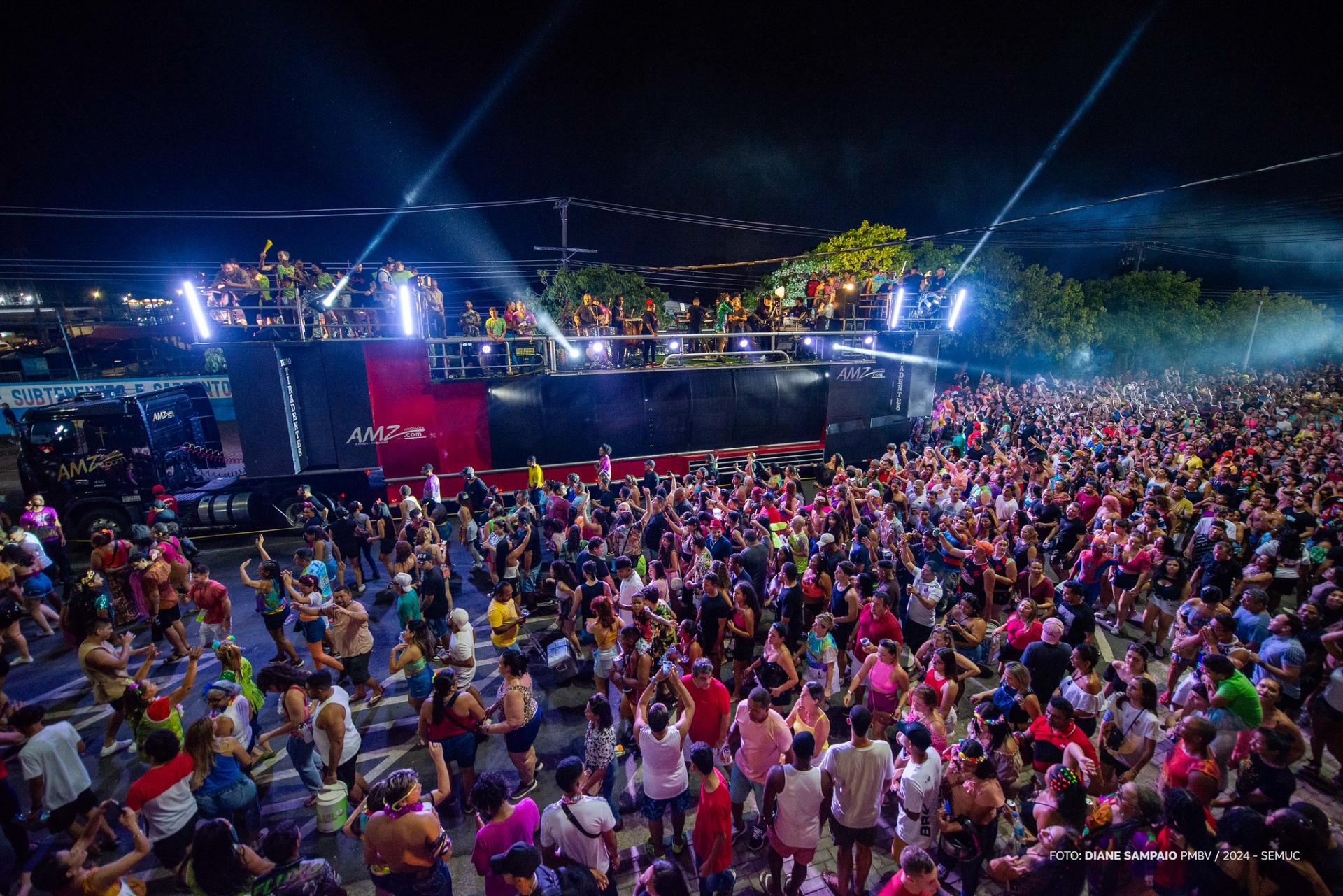 Mais de 120 mil pessoas festejaram as quatro noites de folia