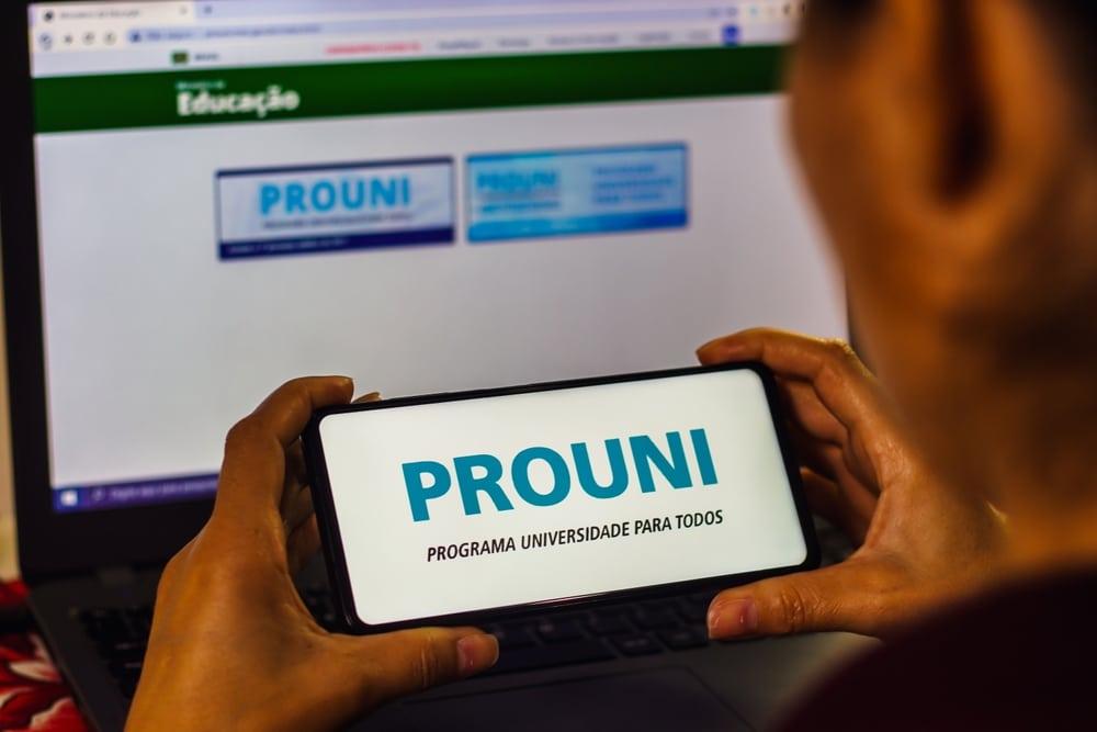 Prouni: entrega de documentos em faculdades encerra nesta terça