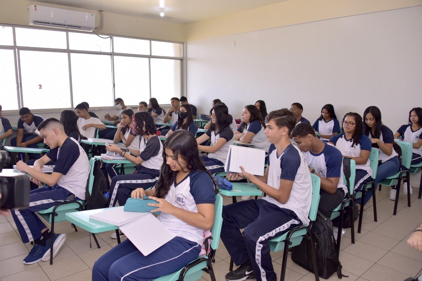 76 estudantes da Escola Estadual Monteiro Lobato são aprovados em vestibulares