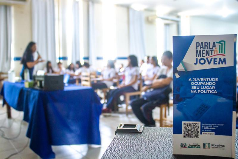 Alunos da Escola Gonçalves Dias assistem à palestra sobre importância da cidadania