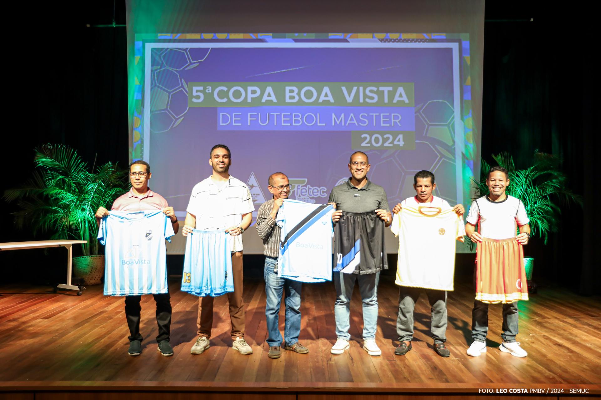 Prefeito Arthur Henrique entrega uniformes para equipes da 5ª Copa Boa Vista Master de Futebol