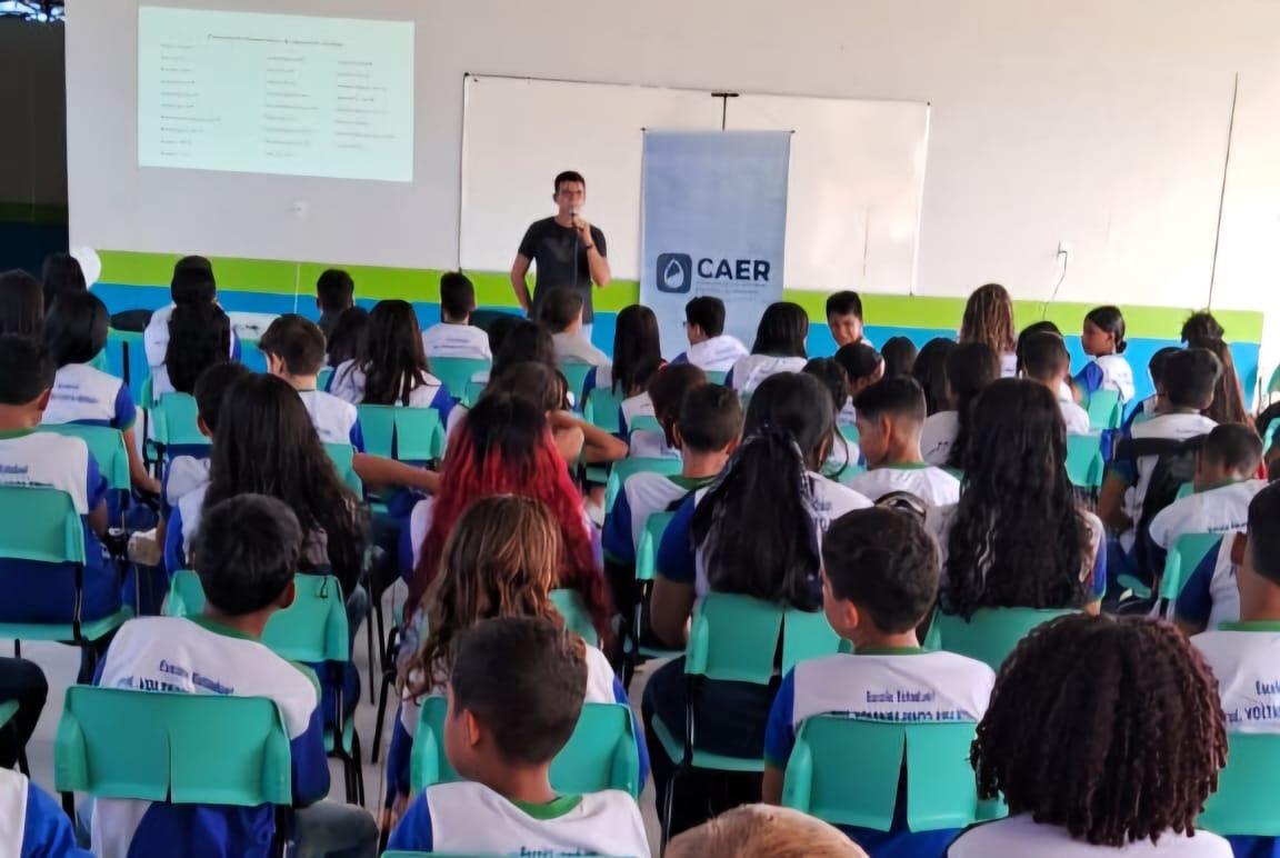 Caer realiza palestra sobre o uso correto da água em escolas de Roraima