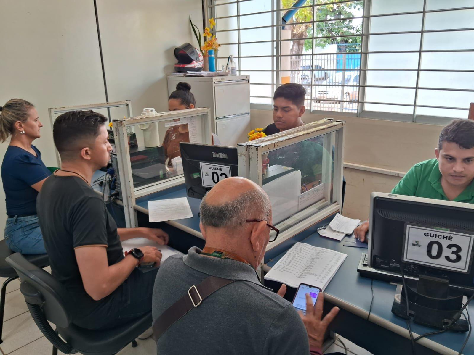 Oportunidades para cuidadores de alunos e intérpretes de libras em Roraima