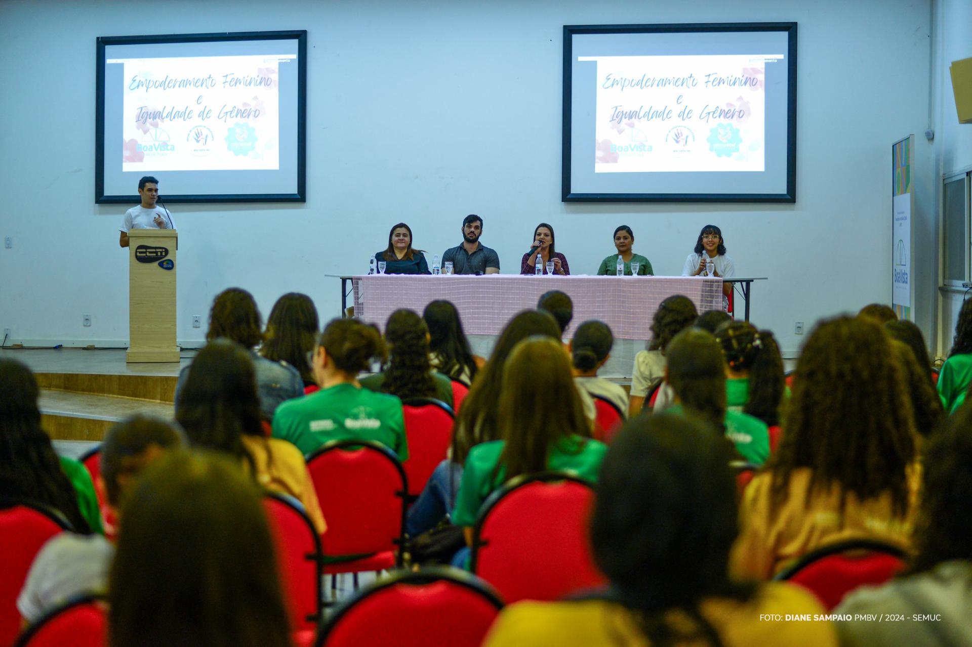 Workshop do Núcleo de Cidadania Adolescente discute conquistas e valorização feminina na sociedade