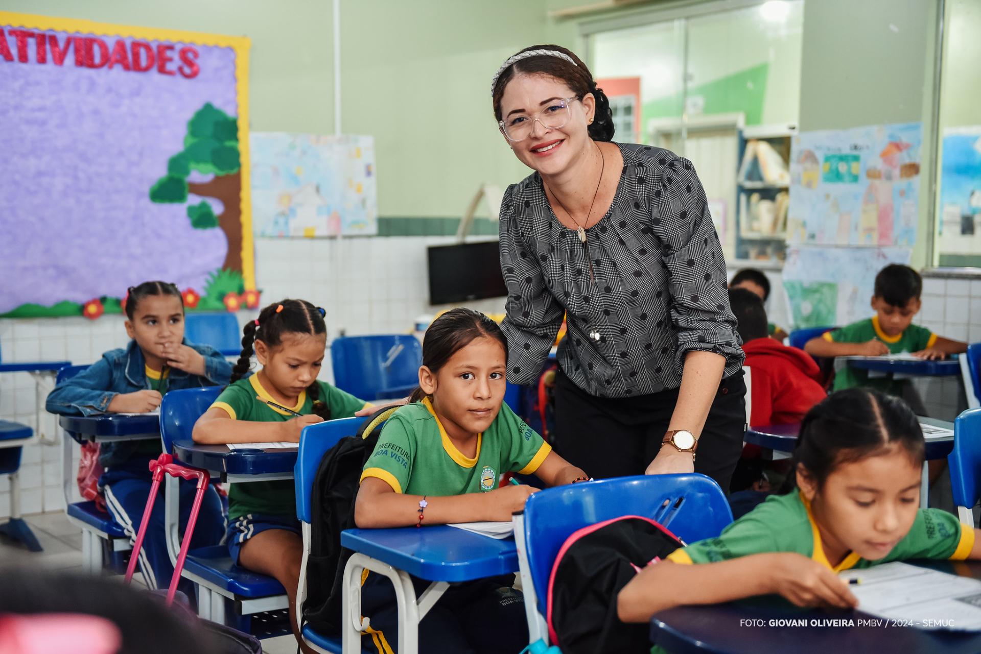 Alunos retornam às salas de aula nesta quinta-feira, 18.