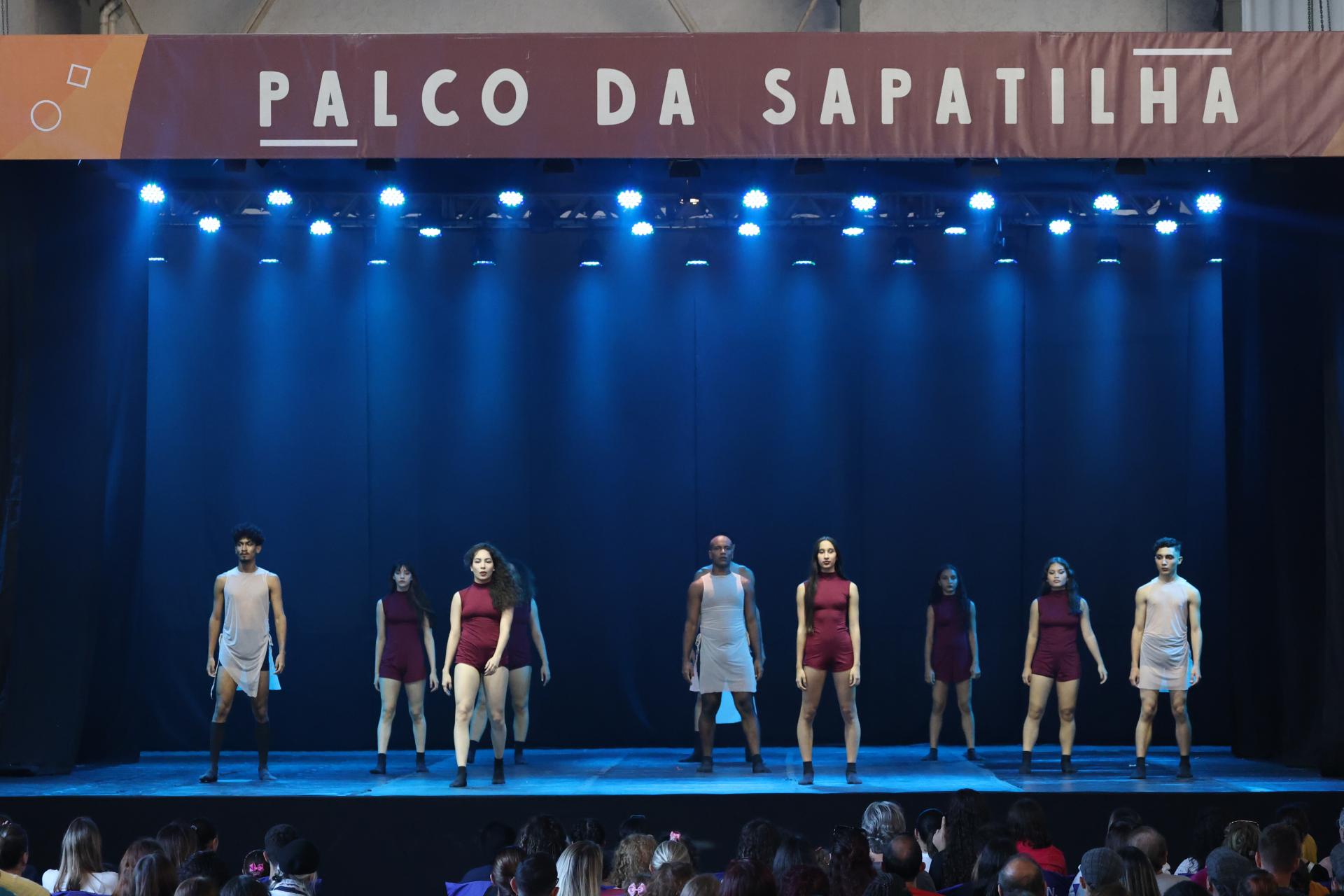 Bailarinos do Teatro Municipal de Boa Vista estreiam no Festival de Dança de Joinville.