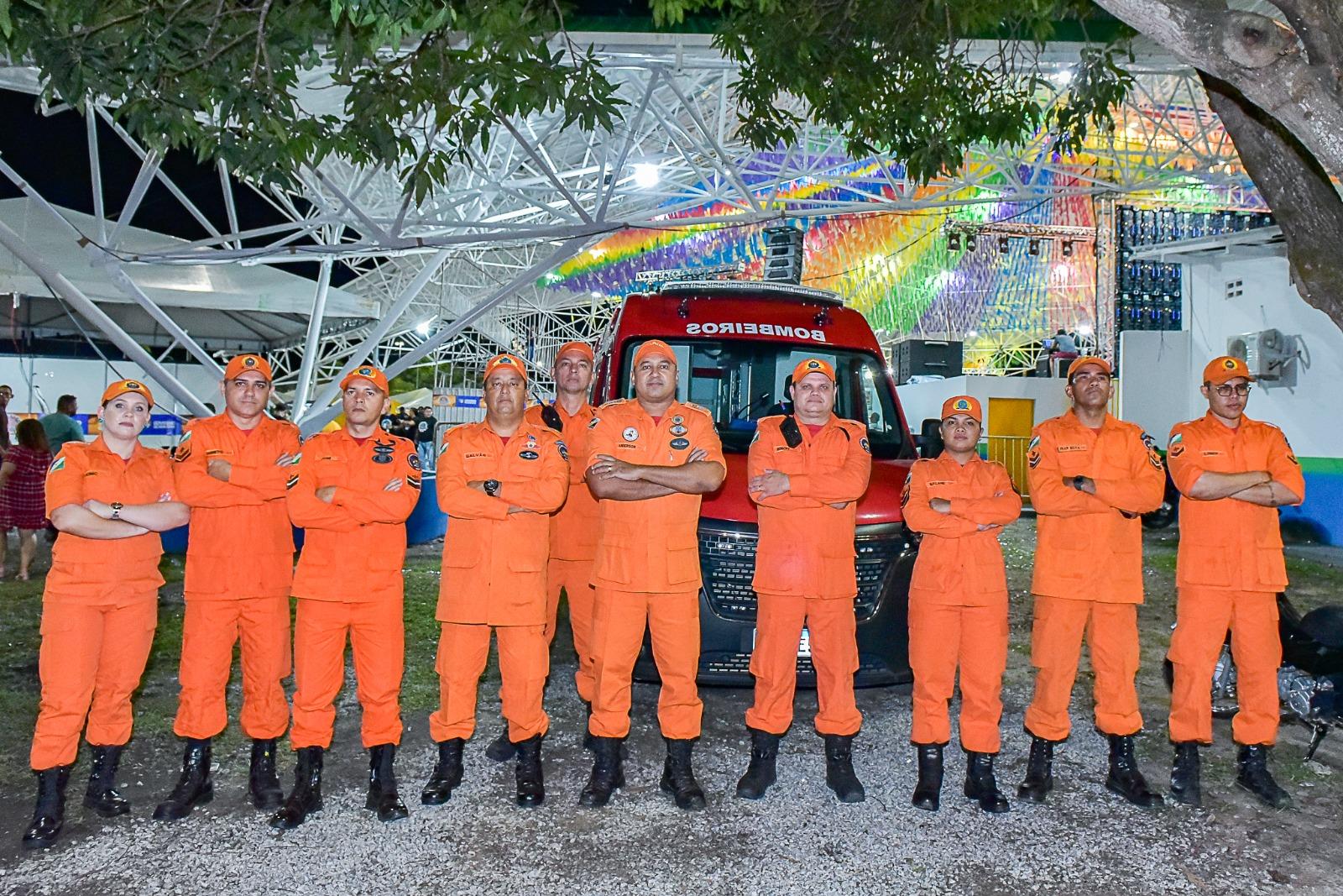 Bombeiros Asseguram Tradição e Segurança no São João do Parque Anauá.