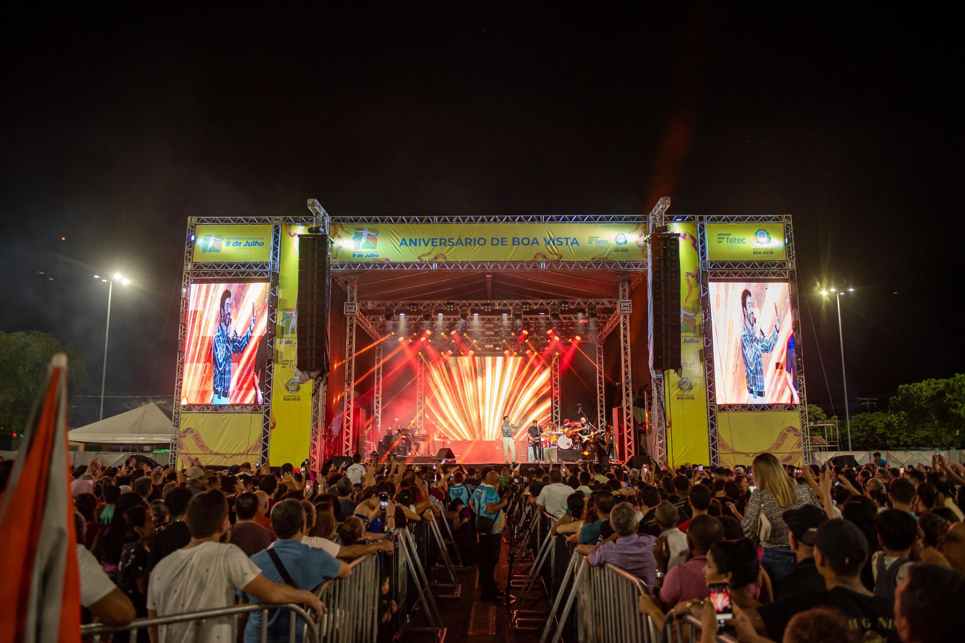 Cerca de 40 mil pessoas prestigiam show do Padre Fábio de Melo