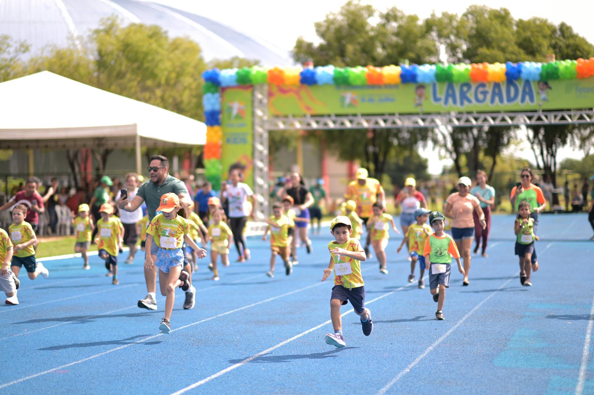 Corridinhas Baby, Kids e dos projetos sociais reúnem cerca de 2 mil participantes na Vila Olímpica.