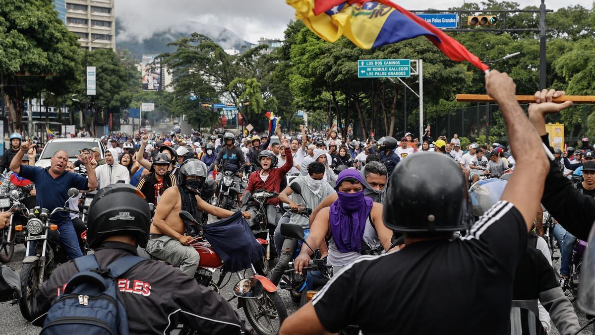 Tensão Cresce com Prisão de Líderes Opositores.