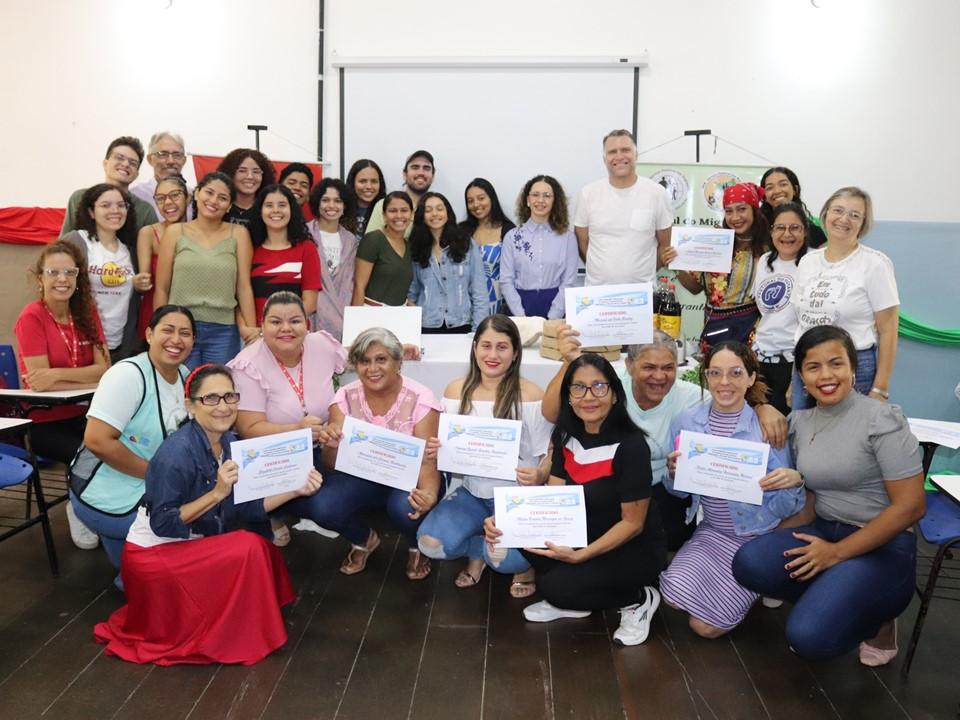 Formatura do Curso de Português na Casa Caridade Papa Francisco Celebra Integração e Esperança