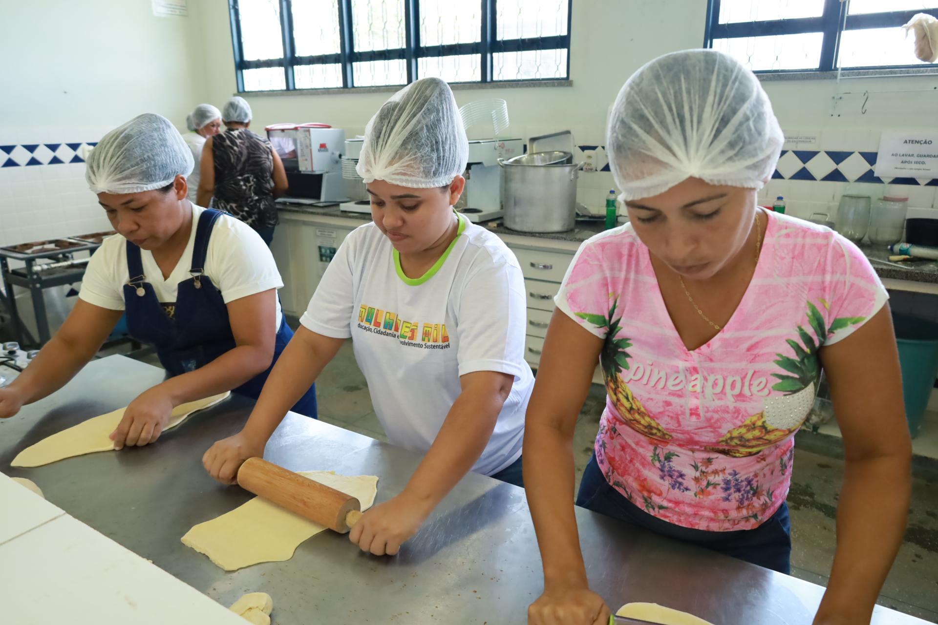 Mulheres em Rorainópolis recebem certificação pelo Programa Mulheres Mil.