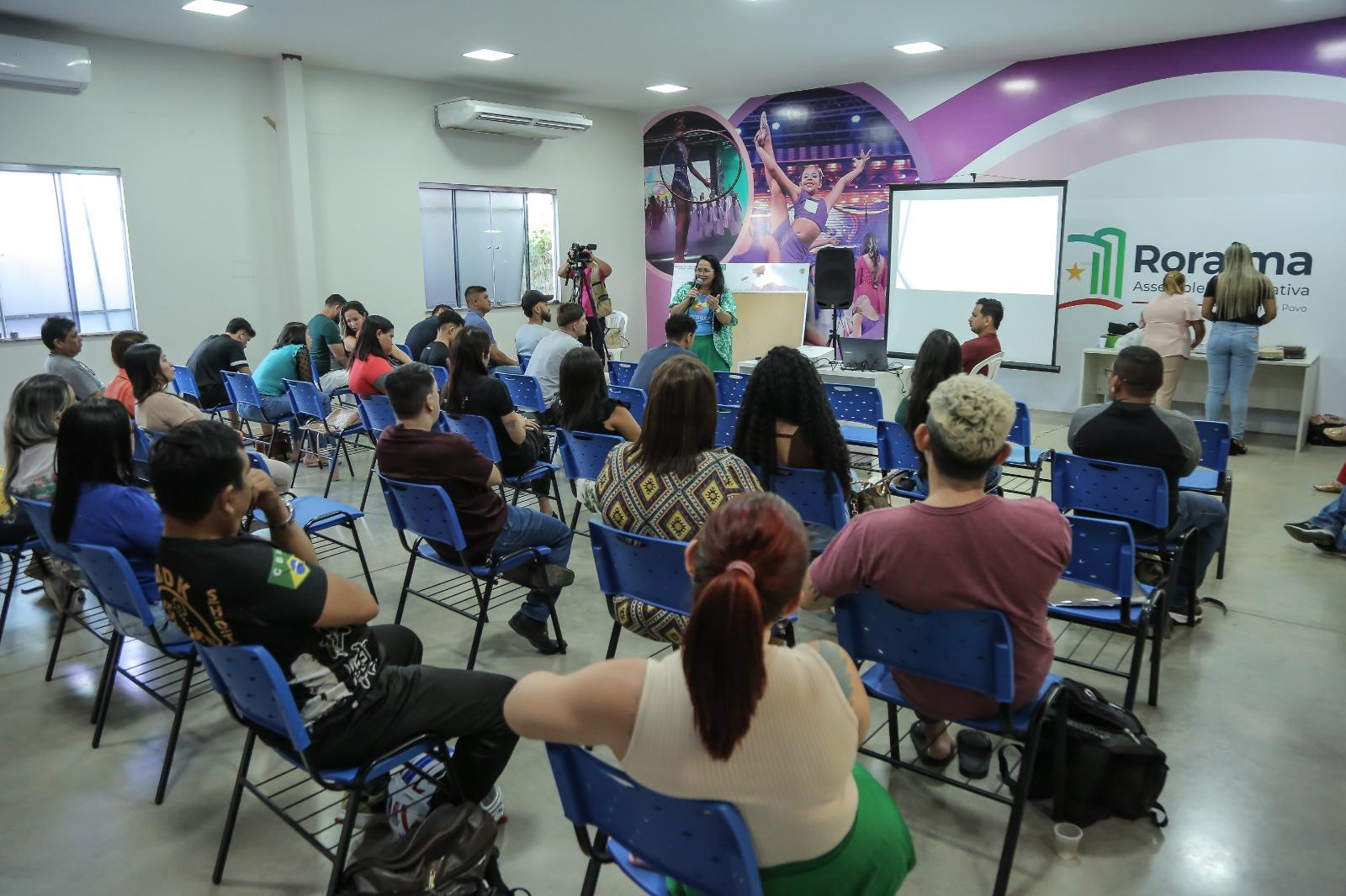 Servidores e professores do CCJuv recebem capacitação voltada ao atendimento de crianças com TEA.