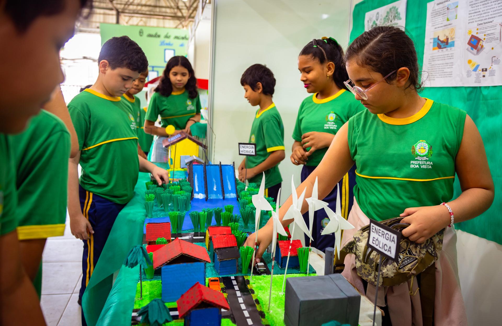 Escolas municipais iniciam primeira fase da feira de iniciação científica 2024