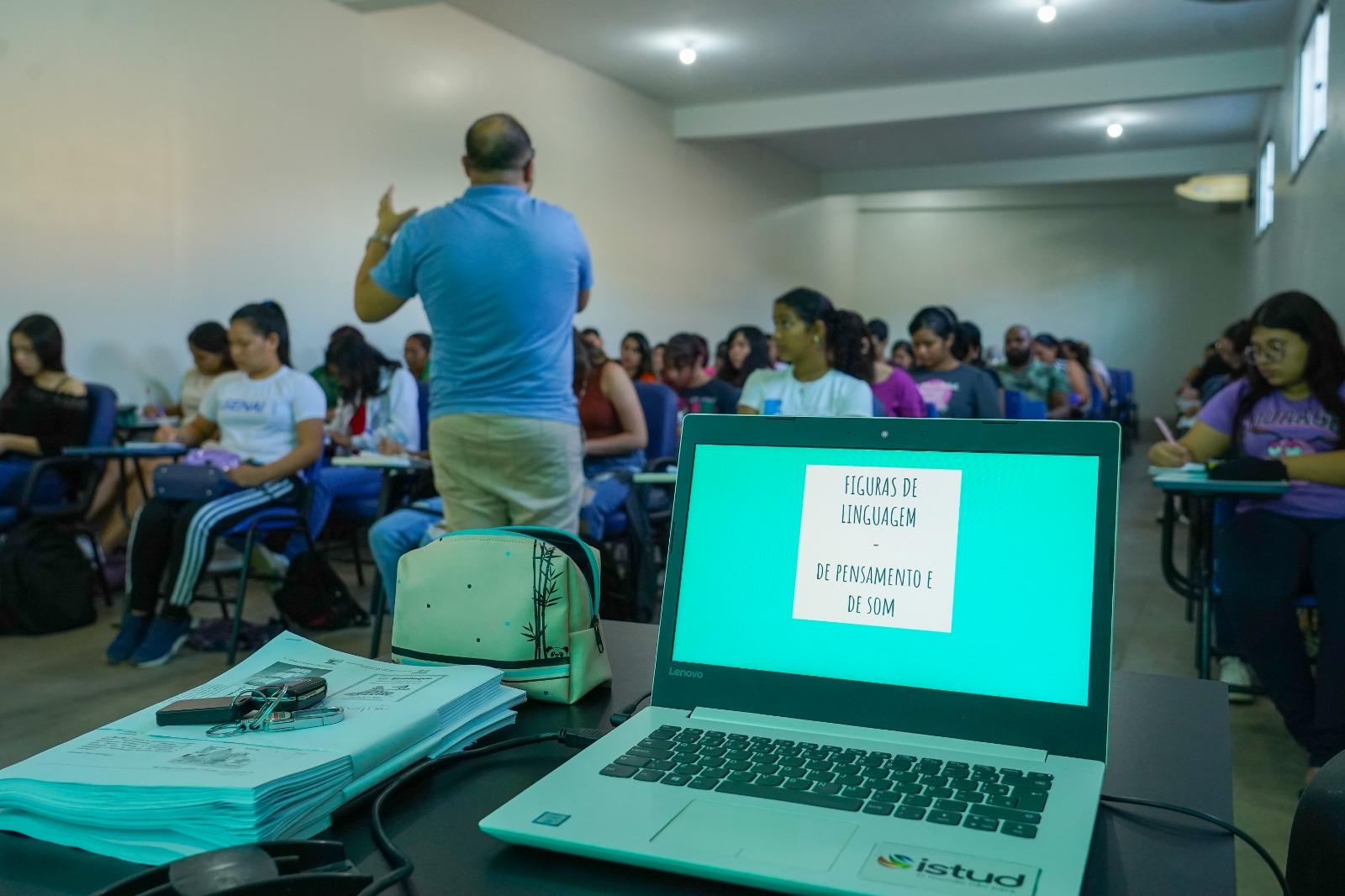 Escolegis abre 80 vagas para inscrições para preparatório do Enem 2024