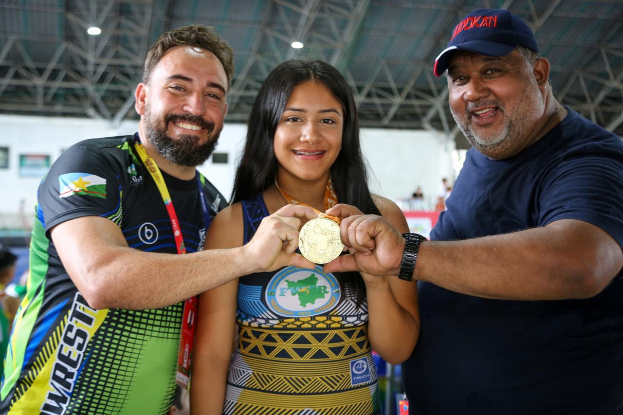 Atleta de Mucajaí é campeã brasileira de wrestling na categoria 62kg livre