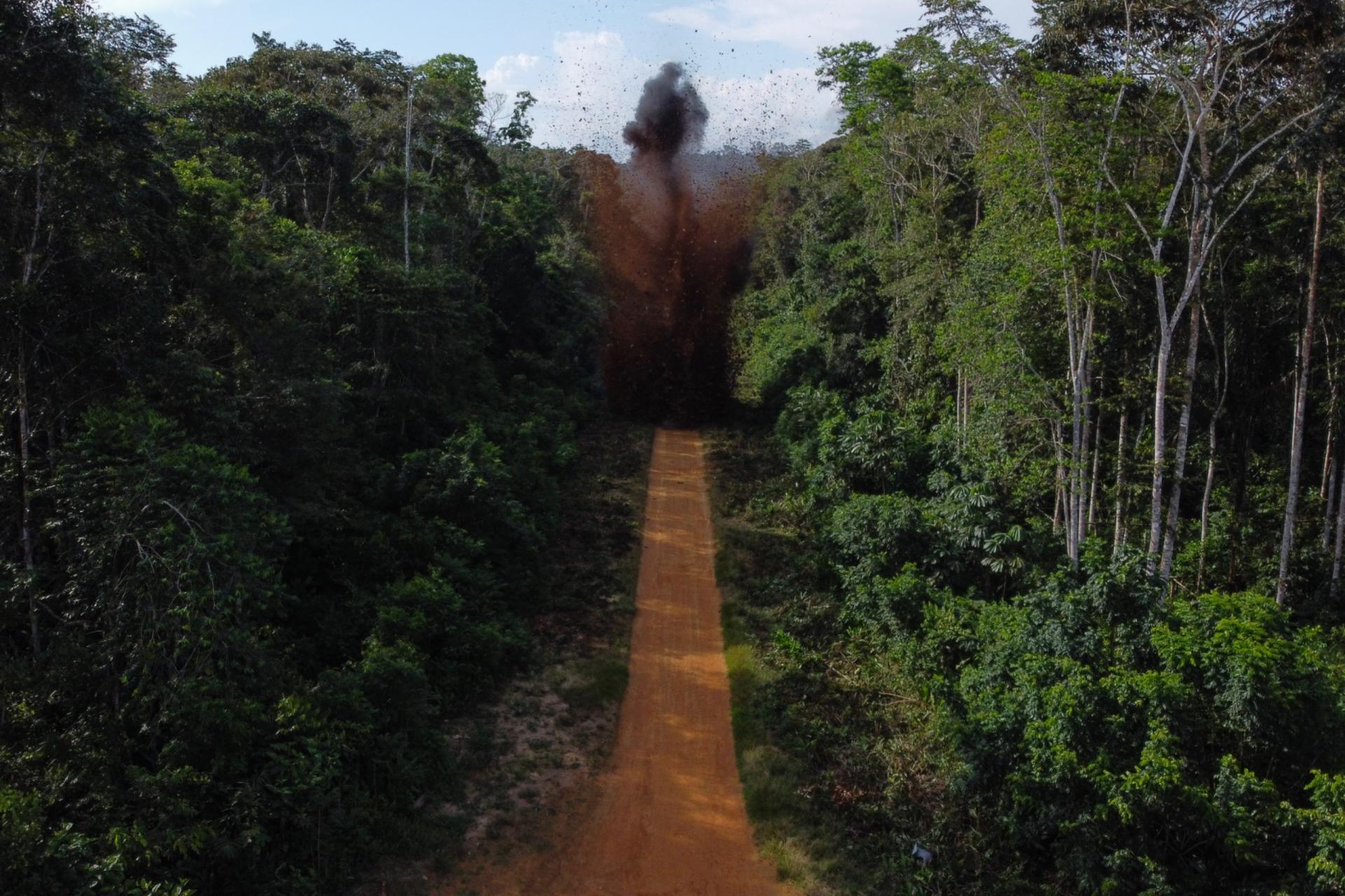 Primeira pista de pouso clandestina no interior da Terra Yanomami é destruída e prejuízo ao garimpo ilegal já soma r$ 209 milhões