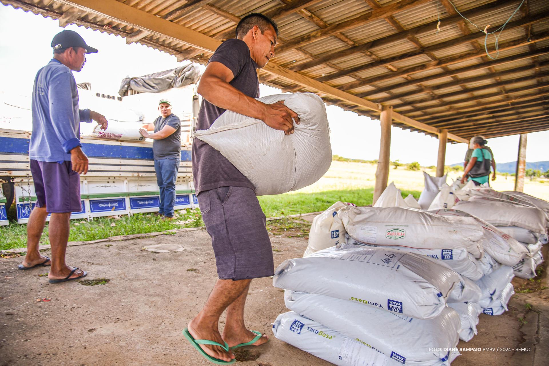 Comunidades indígenas recebem mais de 42 toneladas de fertilizantes para potencializar produção