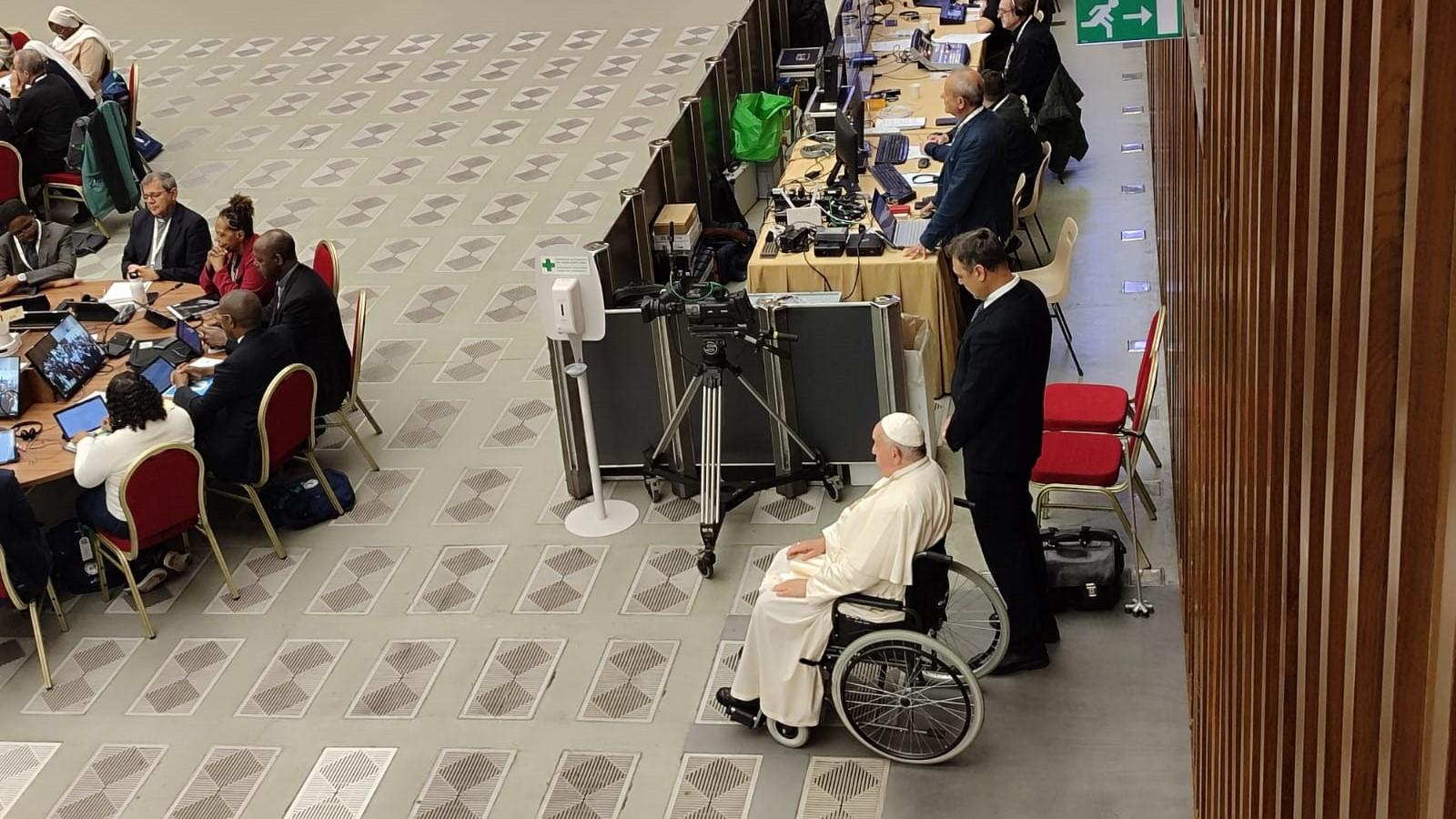 Na Igreja Sinodal, até mesmo o Papa aguarda para tomar seu lugar