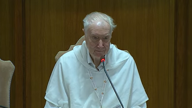 Timothy Radcliffe convida o clero a “conduzir as ovelhas da sacristia para a praça pública”